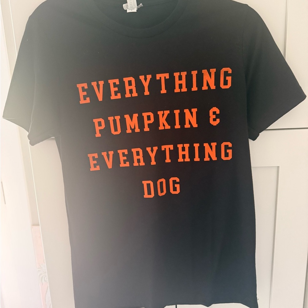 Everything Pumpkin & Everything Dog Tee size small 🎃🐾